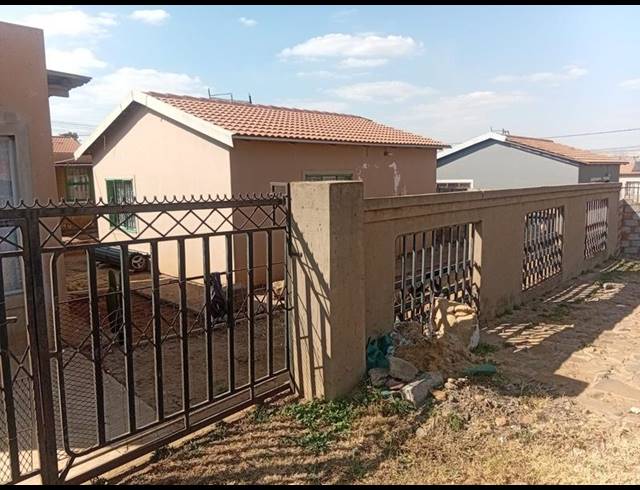 7 BEDROOM HOUSE FOR SALE IN VILLA LIZA